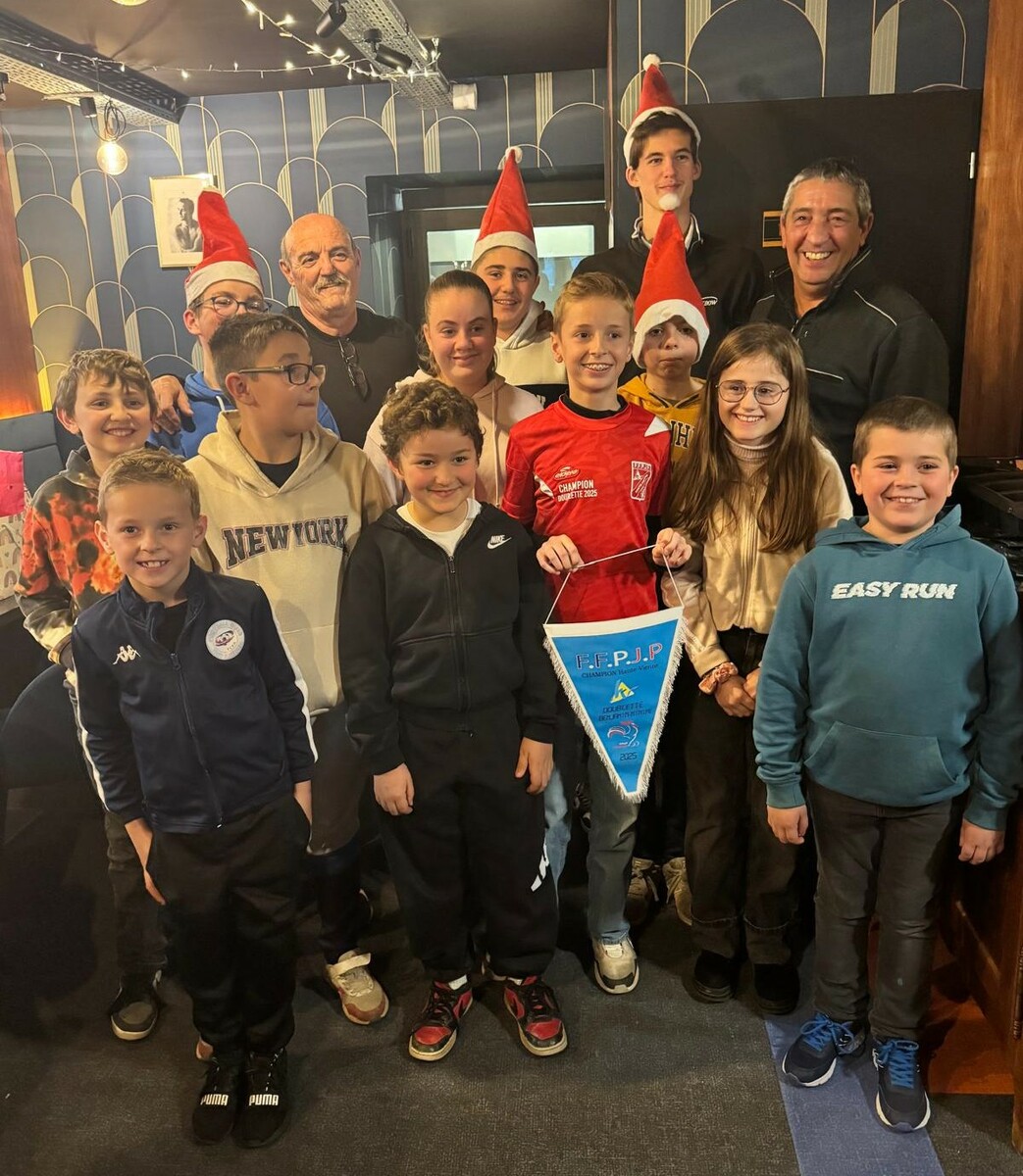 gouter de Noël à l'école de pétanque.