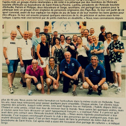 Des Néerlandais testent la pétanque.